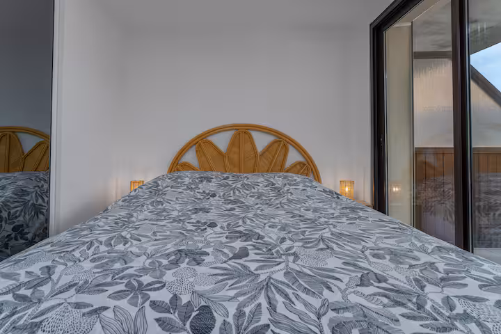 La chambre principale avec lit double 160 cm